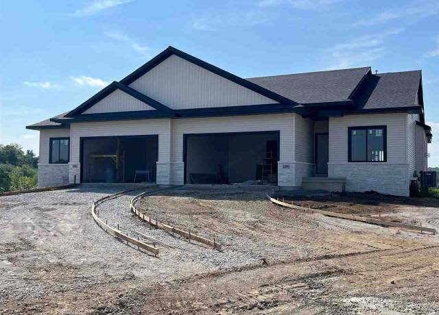 Property at 1301 Berkshire Ln, North Liberty, IA 52317, 4 beds, 3 baths