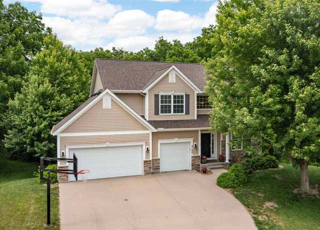 Property at 2106 Glen Oaks Knl, Coralville, IA 52241, 5 beds, 4.5 baths