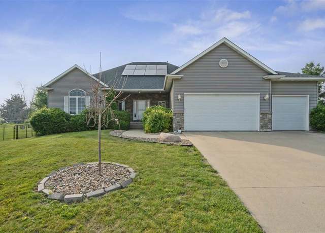 Property at 765 34th Ave, Marion, IA 52302, 4 beds, 3 baths