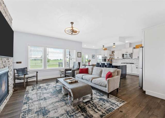 Property at 635 Deer Ridge Dr, Atkins, IA 52206, 5 beds, 3.5 baths