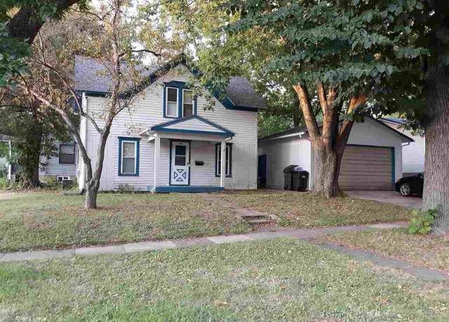 Property at 906 E Davenport St, Iowa City, IA 52245, 3 beds, 1 bath