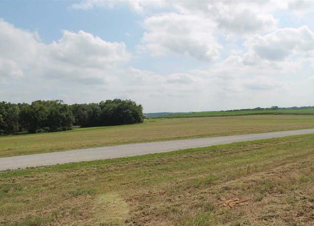 Property at 25840 Golden Oak Ln, Lone Tree, IA 52755