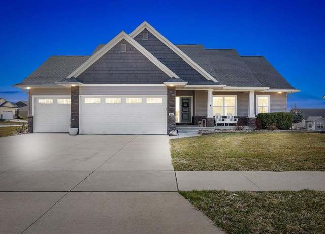 Property at 811 Shelby Dr, Tiffin, IA 52340, 5 beds, 3 baths