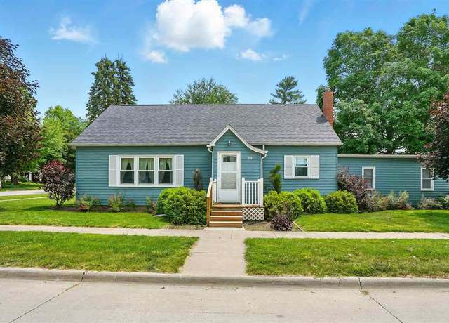 Property at 508 4th St, Kalona, IA 52247, 4 beds, 1 bath