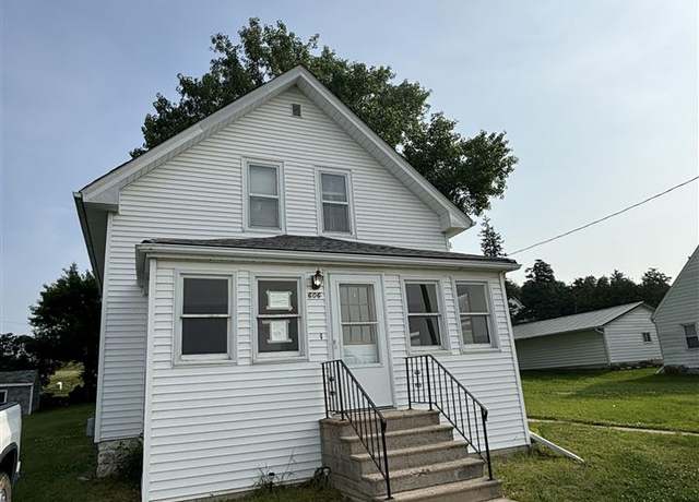 Property at 606 Evergreen St, Norway, IA 52318, 3 beds, 2 baths