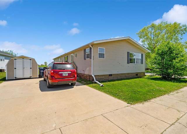 Property at 222 Hackney Ct, Iowa City, IA 52240, 3 beds, 2 baths