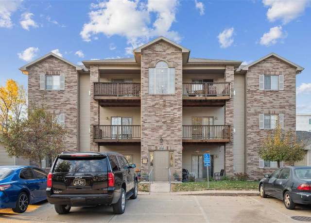 Property at 3040 Center Point Rd NE #201 Rd, Cedar Rapids, IA 52402, 2 beds, 1 bath