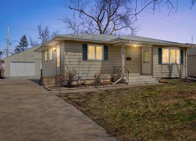 Property at 1130 Clifton St St NE, Cedar Rapids, IA 52402, 3 beds, 2 baths