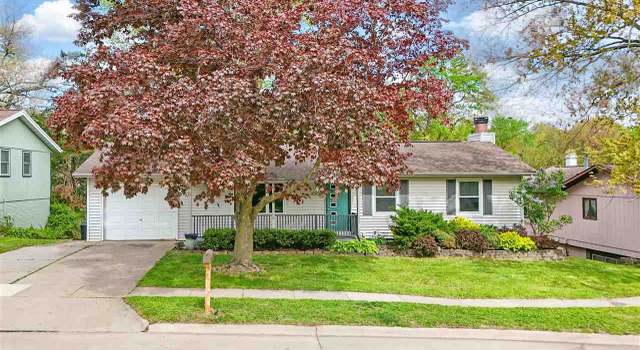Photo of 1006 Sunset St, Iowa City, IA 52246
