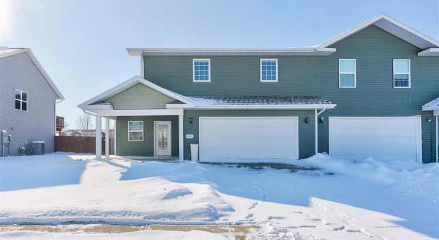 Photo of 251 Sierra Park Dr, Hills, IA 52235