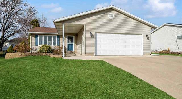 Photo of 113 Rosedale Dr, Center Point, IA 52213