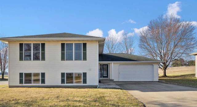 Photo of 6 Bradley Ct, Central Cityname, IA 52214