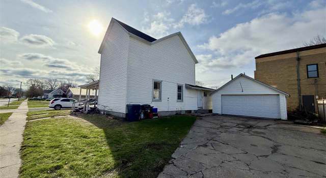 Photo of 154 E Hilton St, Marengo, IA 52301