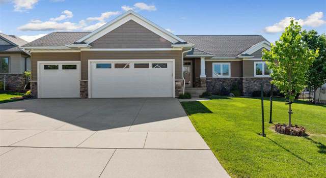 Photo of 2913 Diamondhead Rd, Hiawatha, IA 52233