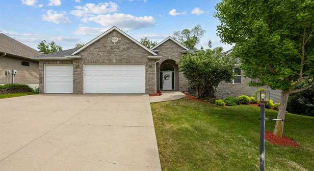 Photo of 923 Forest Edge Cir, Coralville, IA 52241