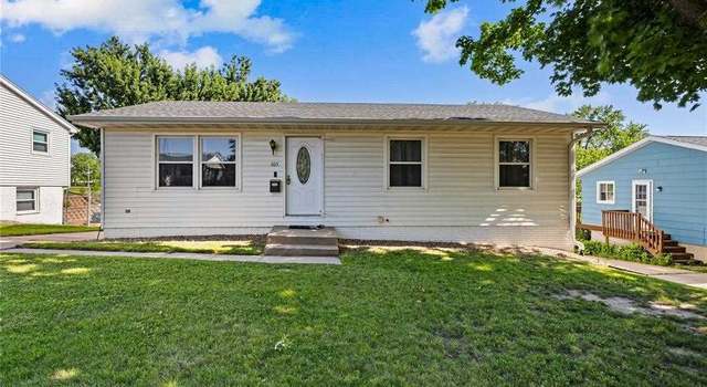 Photo of 105 E Clark St, Hiawatha, IA 52233