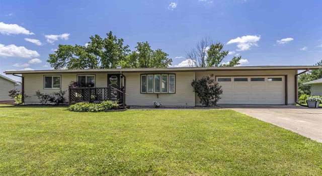 Photo of 127 Orchard Ln, Columbus Junction, IA 52738