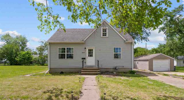 Photo of 1664 8th St St NW, Cedar Rapids, IA 52405