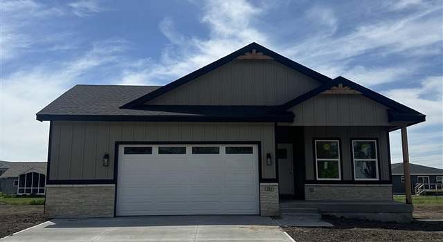 Photo of 321 Knoll Ridge Dr, Hills, IA 52235