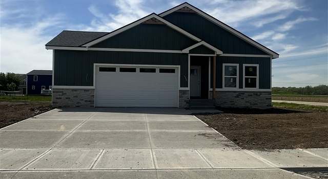 Photo of 331 Knoll Ridge Dr, Hills, IA 52235
