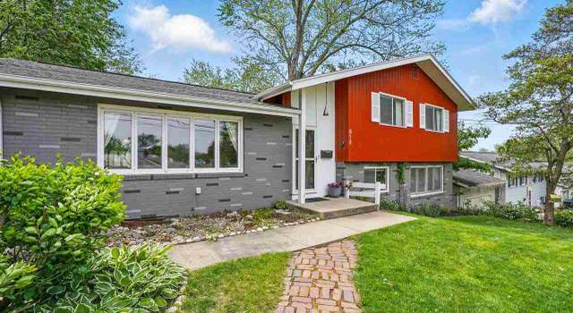 Photo of 815 Southlawn Dr, Iowa City, IA 52245
