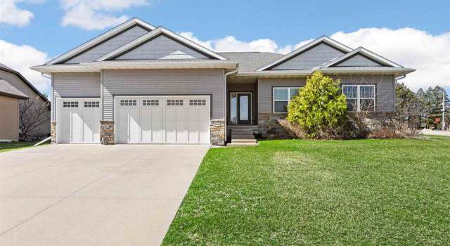 Photo of 2990 High Bluff Dr, Coralville, IA 52241