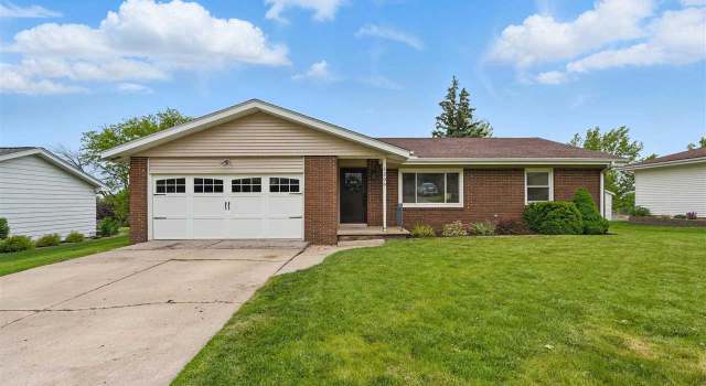 Photo of 1206 W State St, Williamsburg, IA 52361