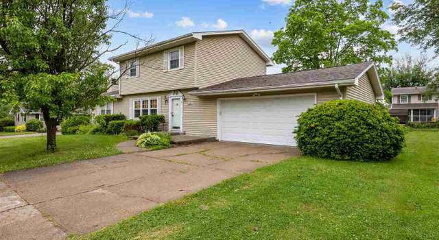 Photo of 1220 Northwood Ln, Muscatine, IA 52761