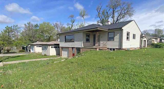 Photo of 200 Blairs Ferry Rd, Hiawatha, IA 52233