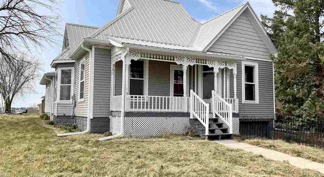 Photo of 404 N Maple St, West Branch, IA 52358