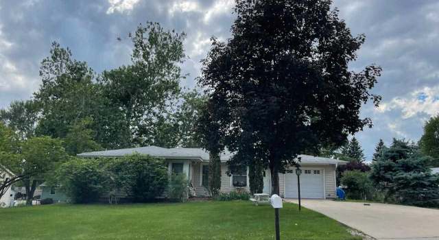 Photo of 732 12th Ave, Coralville, IA 52241