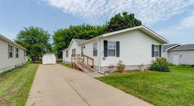 Photo of 122 Paddock Cir, Iowa City, IA 52240