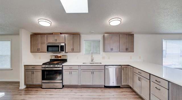 Photo of 122 Paddock Cir, Iowa City, IA 52240