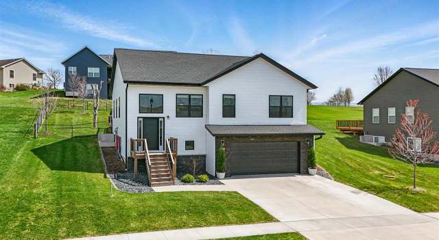 Photo of 932 5th St, Kalona, IA 52247
