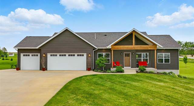 Photo of 1145 Pelican Dr, Kalona, IA 52247