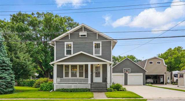 Photo of 427 E Van Buren St, Washington, IA 52353