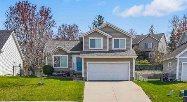 Photo of 1388 Woolridge Dr, Coralville, IA 52241