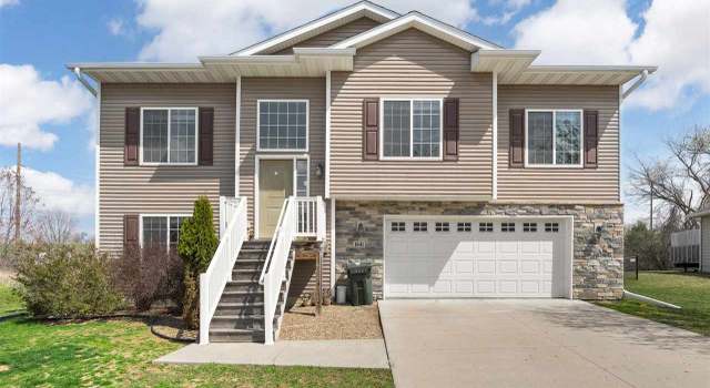 Photo of 1041 Manitou Trl, Iowa City, IA 52245