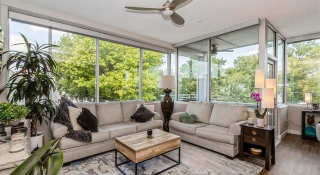 Photo of 275 N Linn St, Iowa City, IA 52245