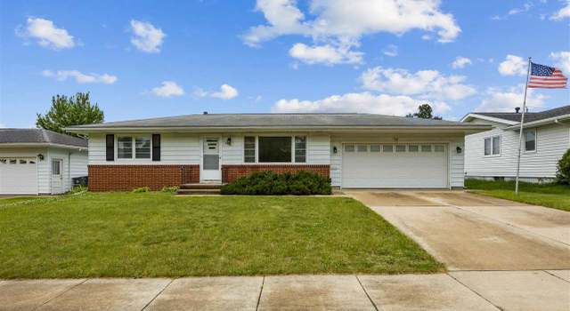 Photo of 2430 Victoria Dr Dr SW, Cedar Rapids, IA 52404
