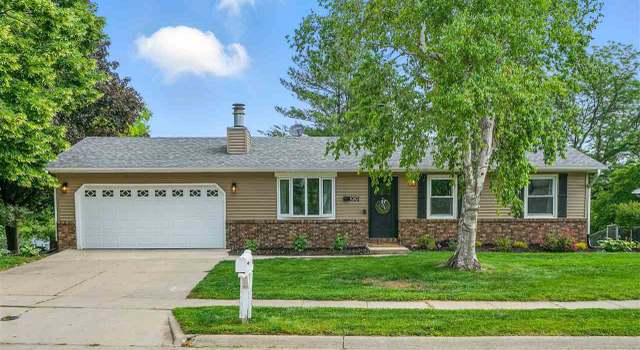 Photo of 1010 Briar Dr, Iowa City, IA 52240