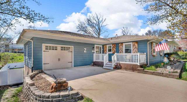 Photo of 909 Wylde Green Rd, Iowa City, IA 52246