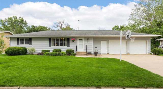 Photo of 300 Southhaven Dr, Monticello, IA 52310