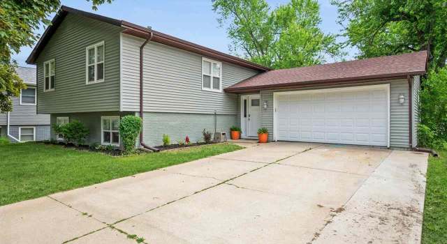 Photo of 6032 NE Oakwood Ave, Cedar Rapids, IA 52402