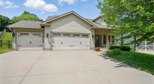 Photo of 824 Olde Mccabe Cir, Coralville, IA 52241