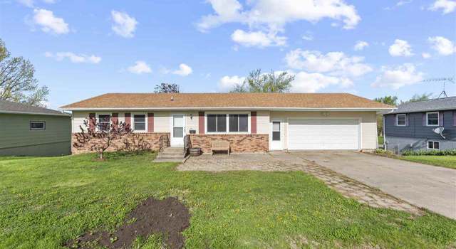 Photo of 149 Circle Dr, Williamsburg, IA 52361