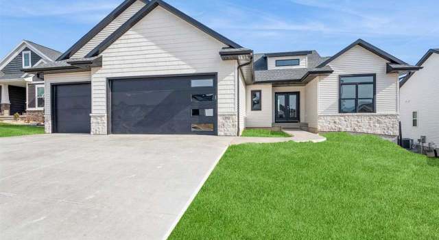 Photo of 2921 Diamondback Rd, Hiawatha, IA 52233