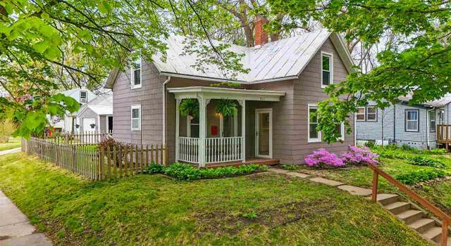 Photo of 903 S Van Buren St, Iowa City, IA 52240