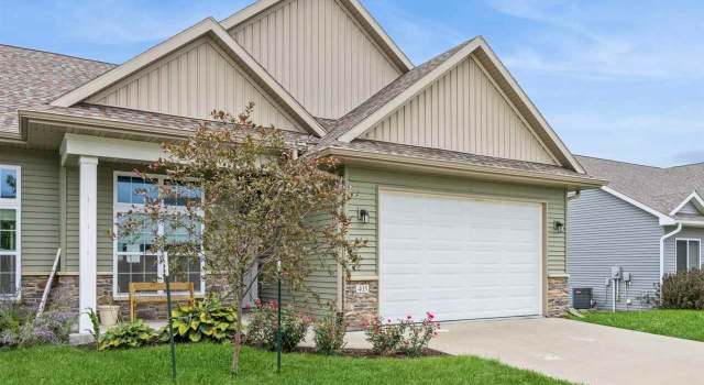 Photo of 405 Ridge View Dr, West Branch, IA 52358