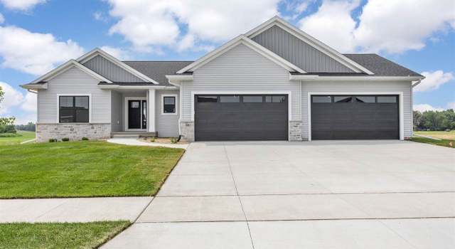 Photo of 3011 Prairielight Ct, Hiawatha, IA 52233